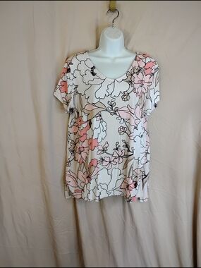 Liz Claiborne Pink and White Floral Scoop Neck Tee